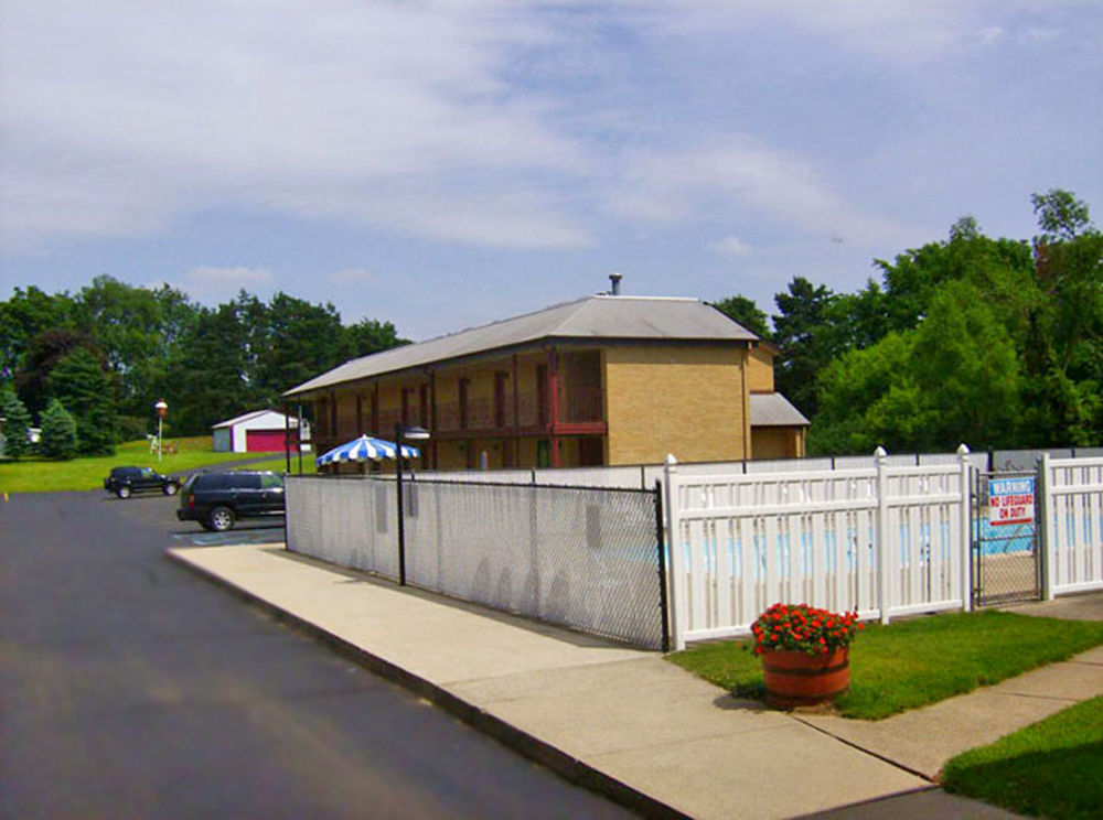 Swan Inn Motel Comstock Park Exterior photo