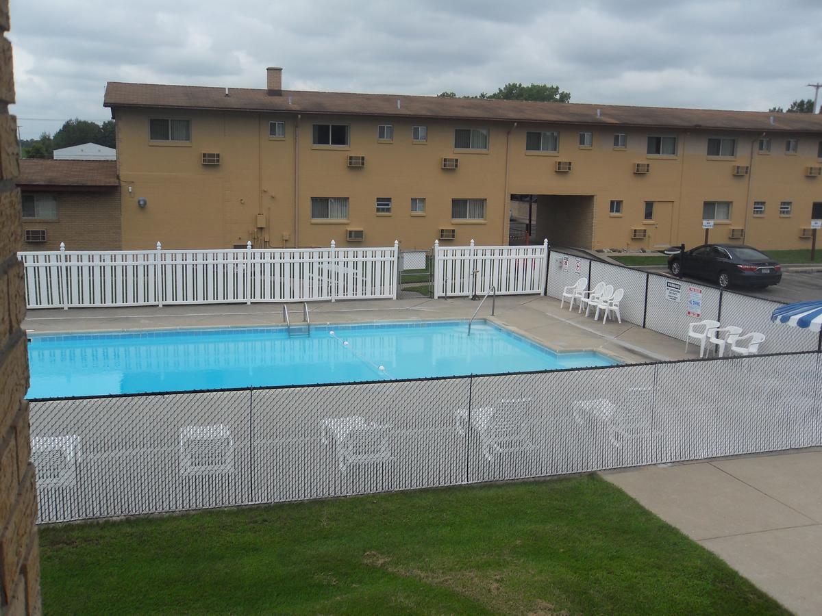 Swan Inn Motel Comstock Park Exterior photo