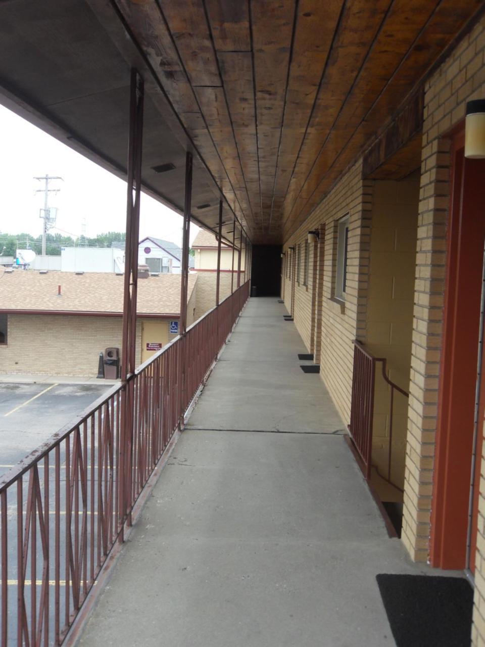 Swan Inn Motel Comstock Park Exterior photo